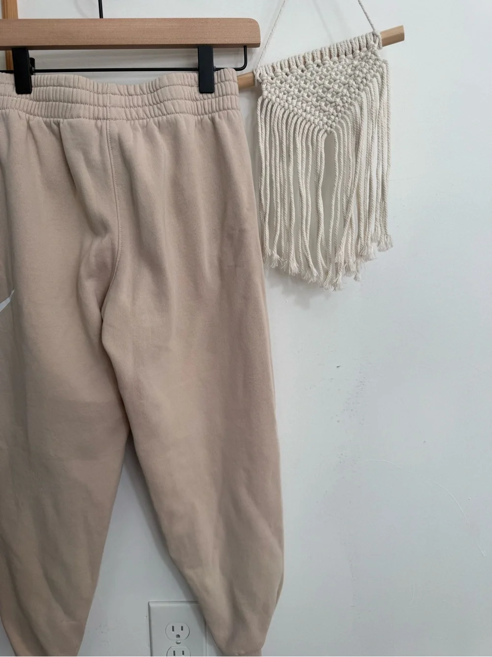Nike - big kid size M - jogger sweatpants
